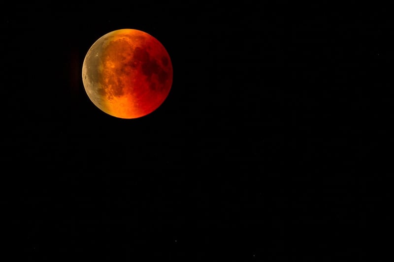 Eclipse Kisses